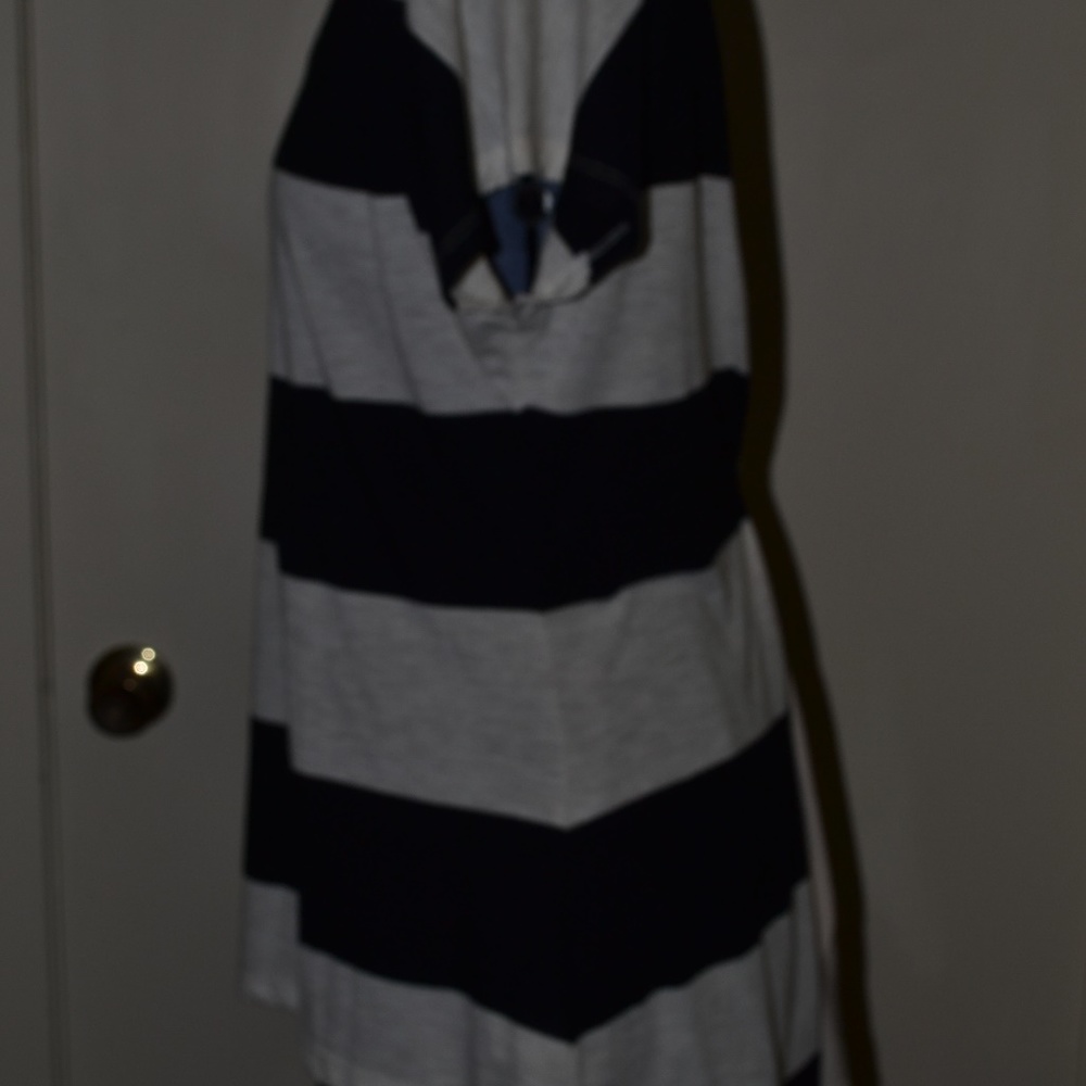 Ladies top - Picture 3 of 3